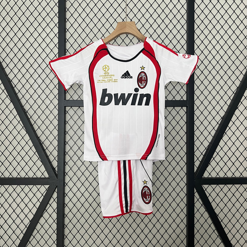 MILAN II 06/07 SPECIAL LIMITED EDITION CHAMPIONS LEAGUE KIDS SET (RETRO)